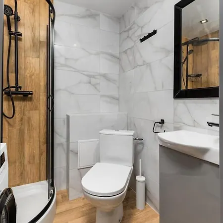 Czerniakowska 40 A * ワルシャワ